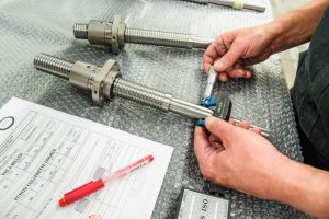 Vis à billes industrielle avec écrou préchargé pour machines-outils